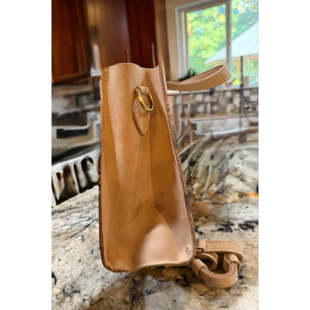 Portland leather goods Lola cross bode tote in Vanilla. 10x10 - Picture 3 of 5